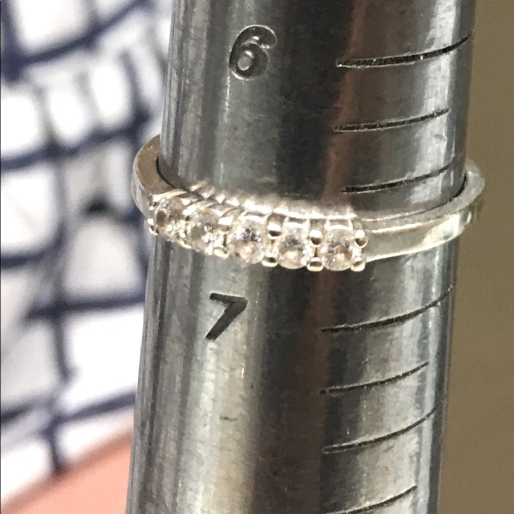 Beautiful Diamond 14k white gold ring with 5 sparkling effy diamond - Picture 6 of 9